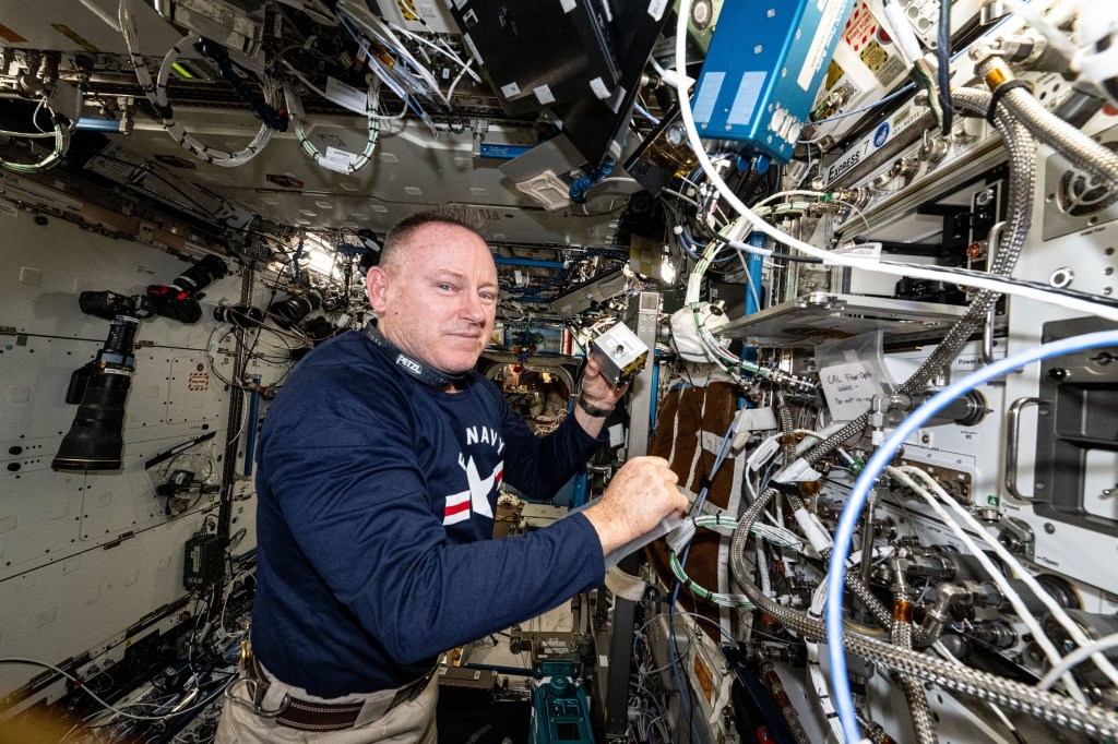 Трамп сказал астронавтам: «Мы вас любим, и мы идем за вами». NASA Johnson / SWNS