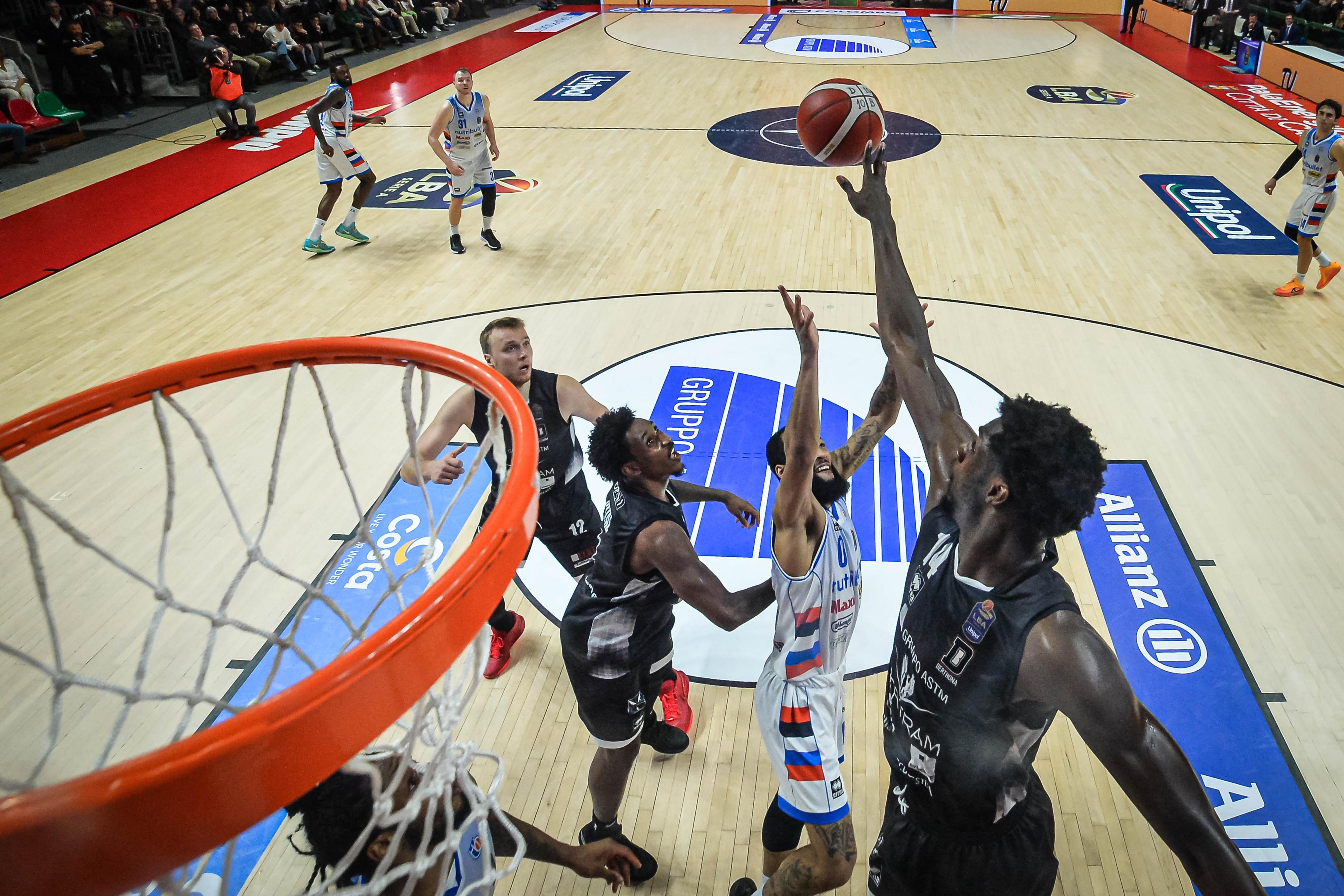 Basket. Todi, vittoria con merito. Svila Perugia a testa alta