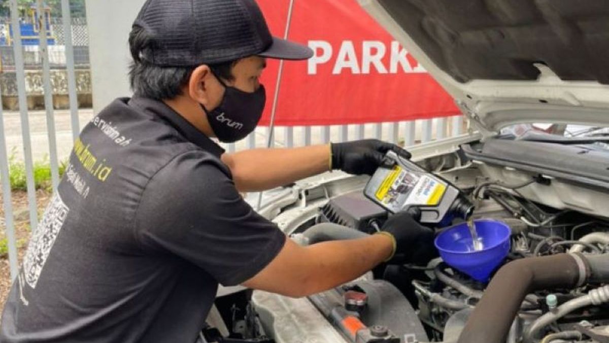 Kapan Harus Ganti Oli Mobil? Kenali 8 Tanda Ini!
