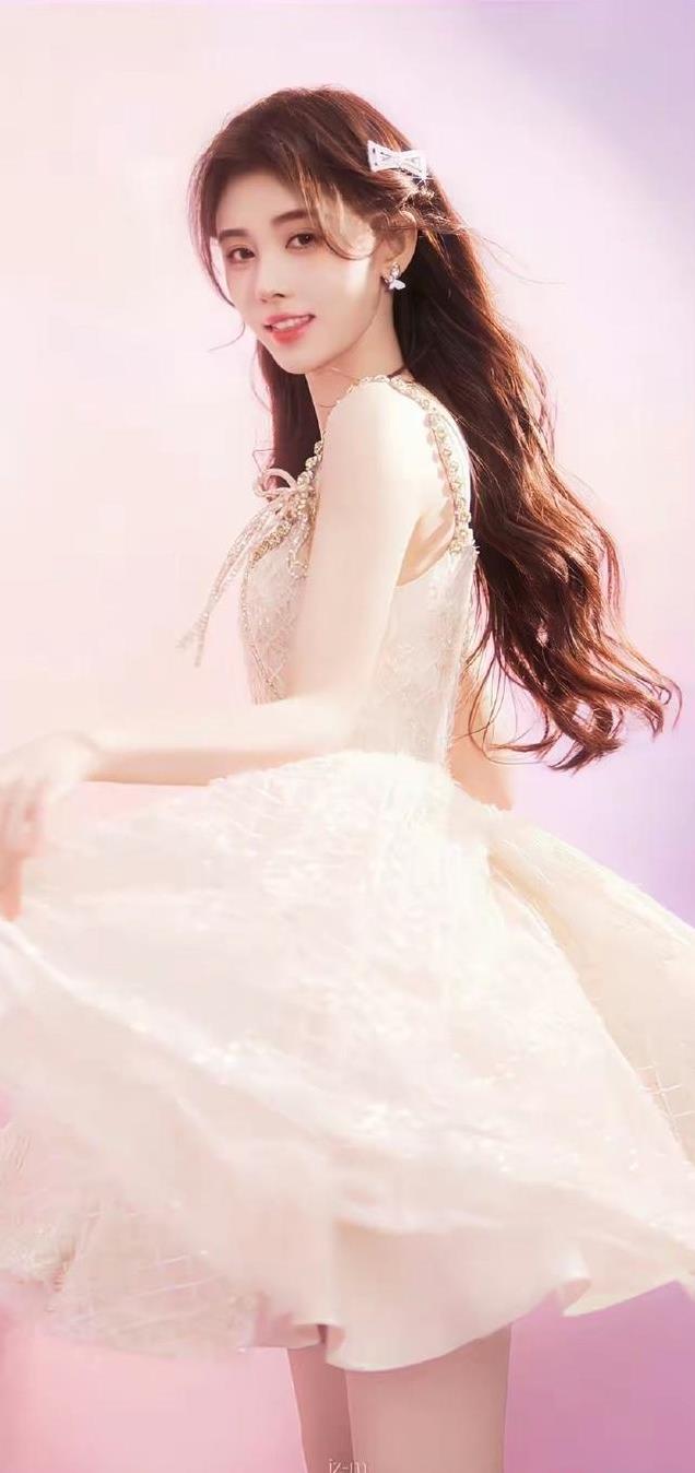 鞠婧祎的逆袭之路：从清新少女到全能艺人，百变风格让人惊艳！