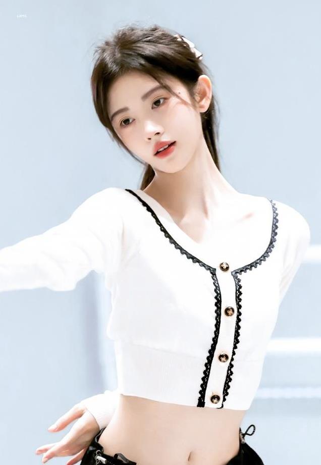 鞠婧祎的逆袭之路：从清新少女到全能艺人，百变风格让人惊艳！