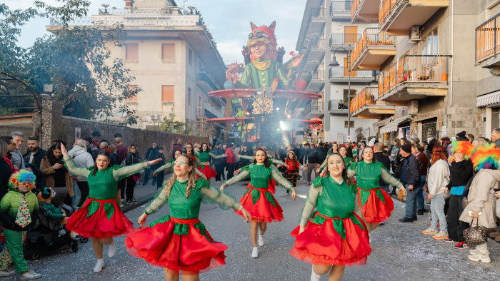 a maiori l ultimo weekend col gran carnevale