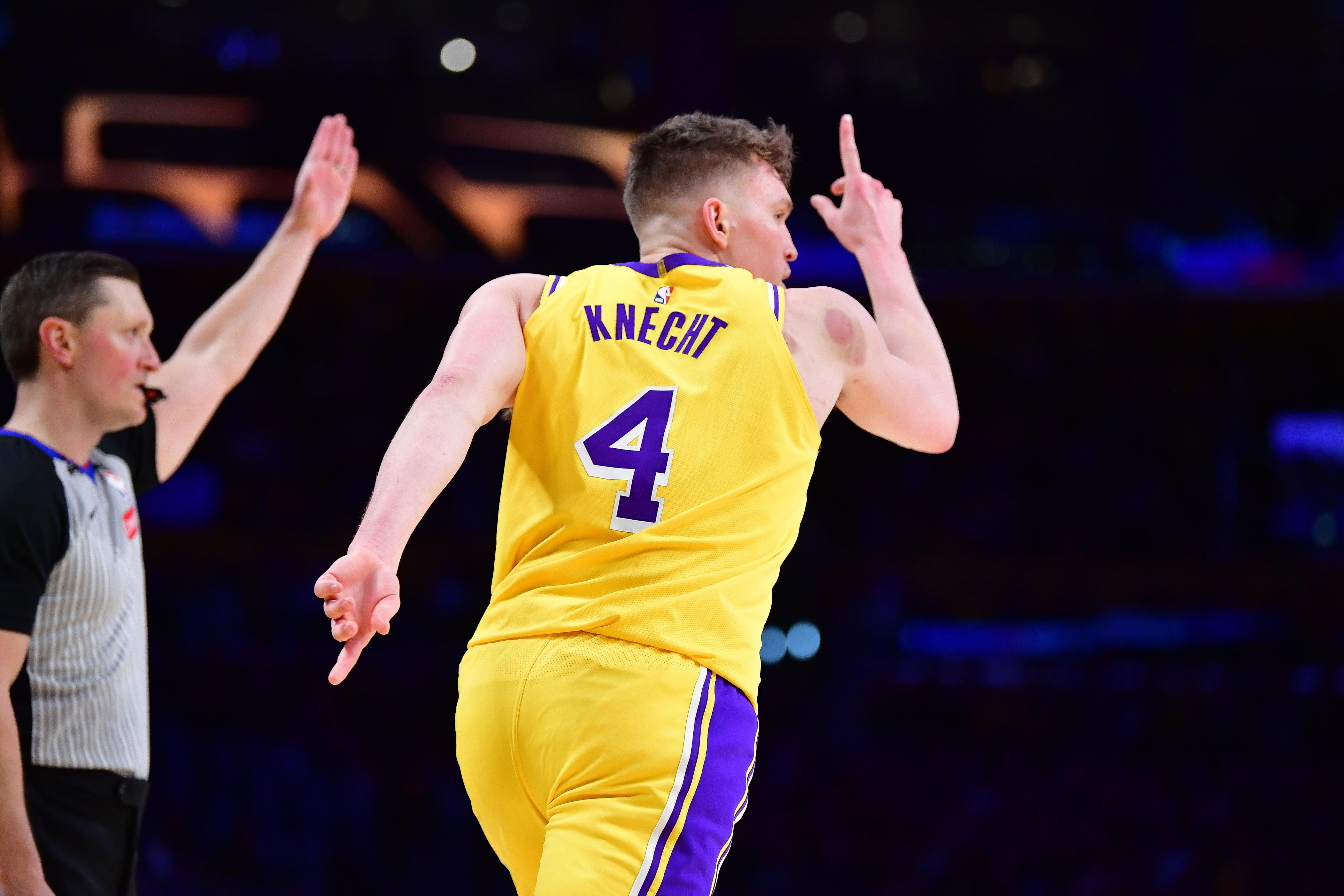 dalton-knecht-plays-14-minutes-in-lakers-celtics-game