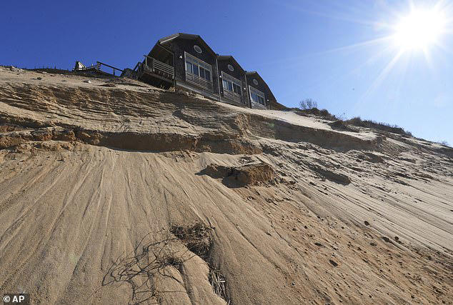 Sad moment gorgeous beachside mansion built in 2010 is demolished to ...