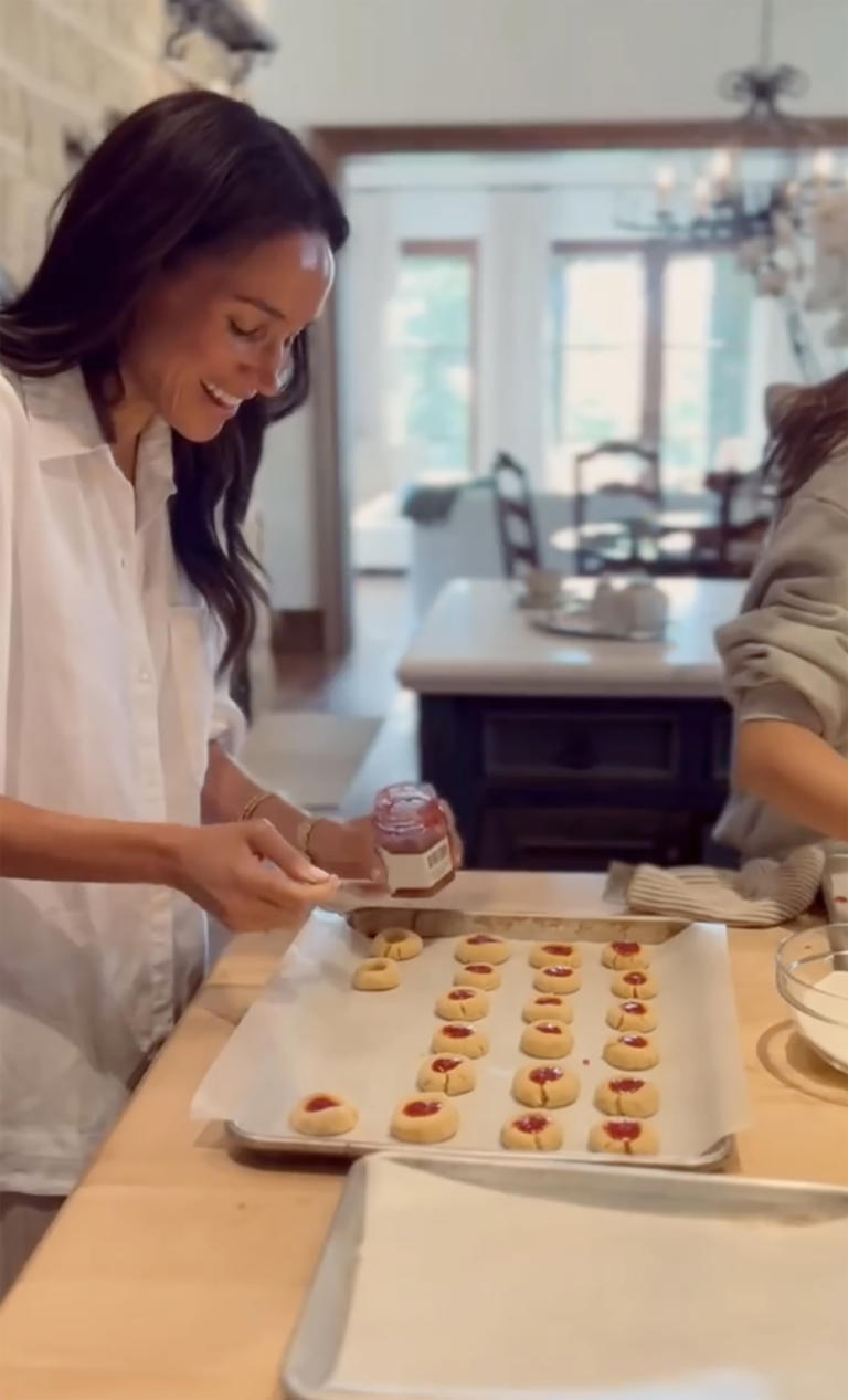 Meghan Markle’s kids, Archie and Lilibet, bake cookies for ‘Drew(02)