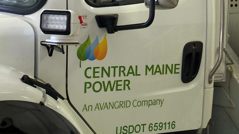 Thousands without power in Maine as storm brings heavy snow