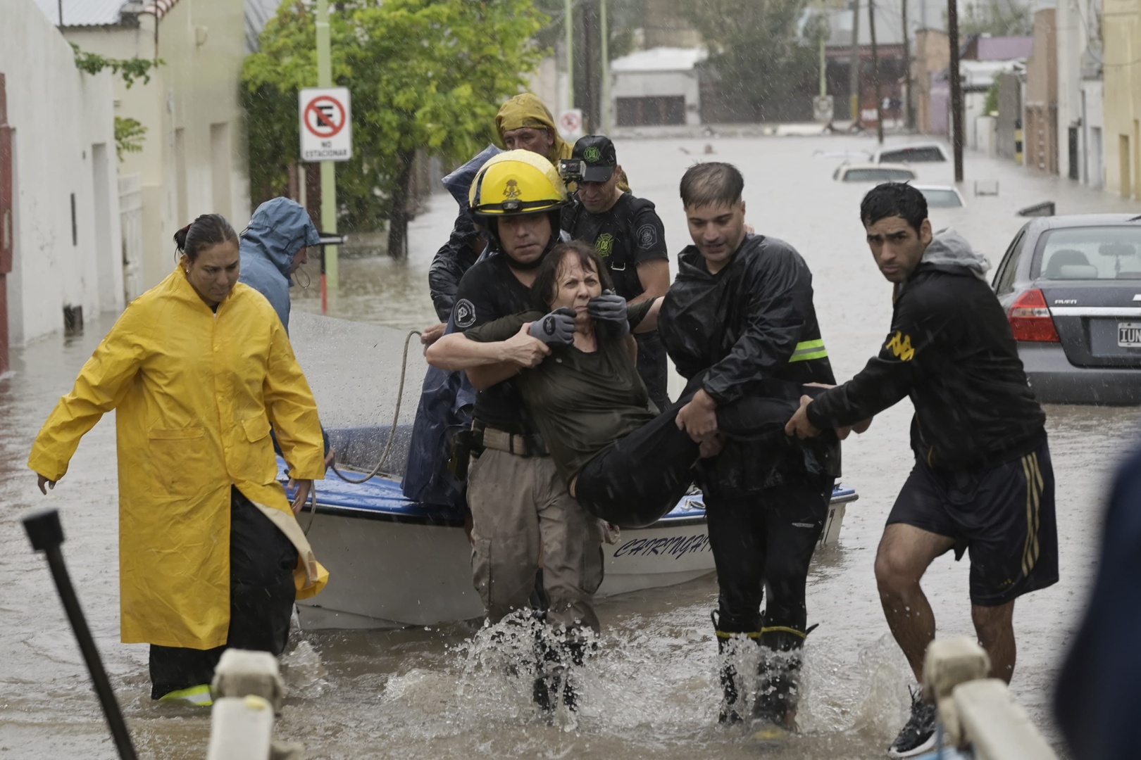 La provincia de Buenos Aires no descarta más víctimas por el temporal en Bahía Blanca