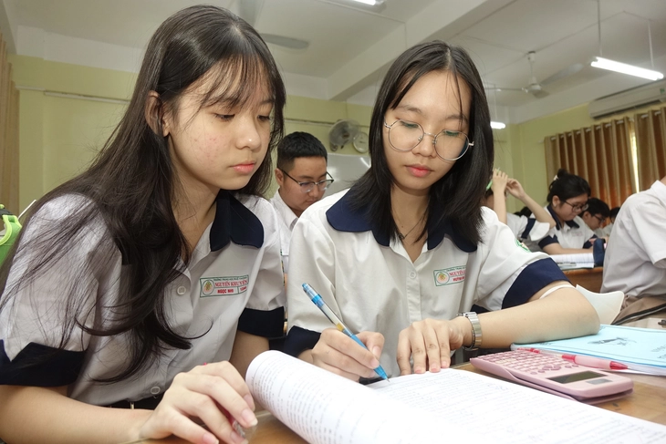 Dạy thêm - học thêm, chờ một quyết định nhất quán