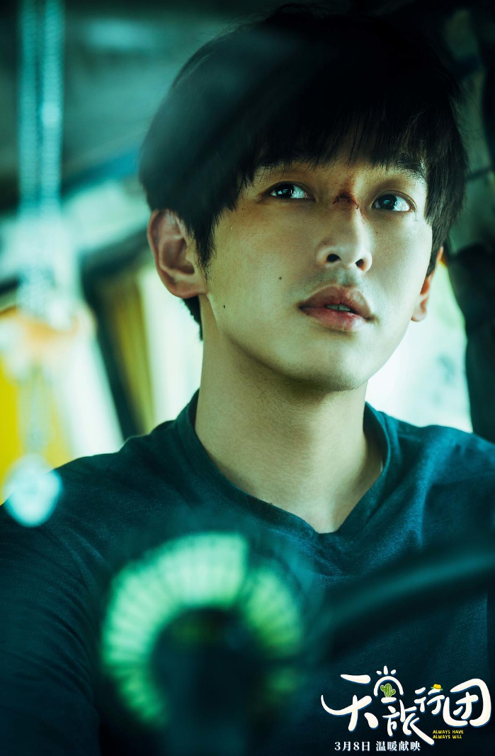 蹭225亿热度男演员拍烂片，首日票房仅247万观众不买账