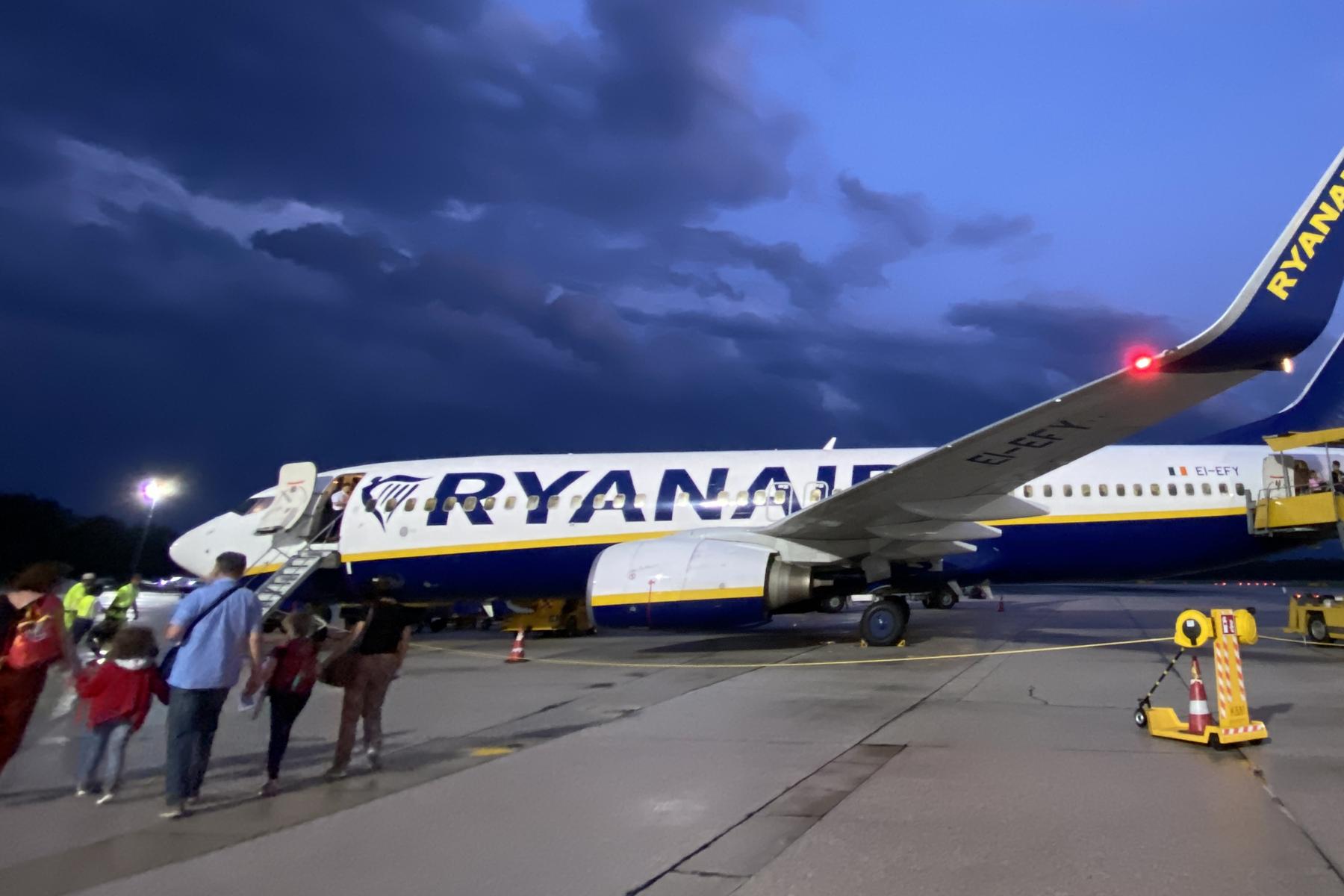 Ryanair-Flug um Mitternacht: Flughafen-Chef: „Mit Storno, wenn möglich ...