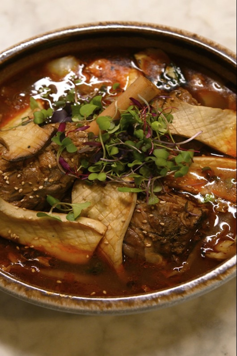 Sichuan-Lammhaxen mit kräftigen Aromen meistern