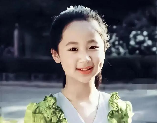 杨紫美出新高度！32岁比20岁还靓，真是红气养人，网友：又整了？