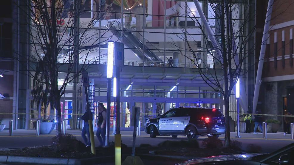Food court fight at Southcenter Mall causes shooting false alarm Food court fight at Southcenter Mall causes shooting false alarm