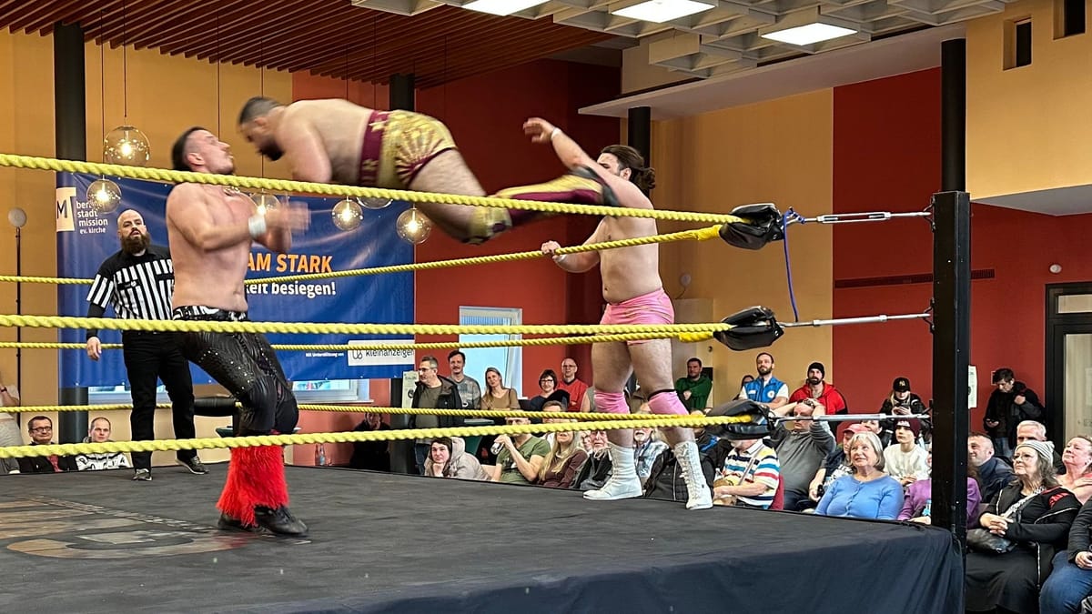 berlin-wrestling-event-f-r-obdachlose-bei-der-stadtmission