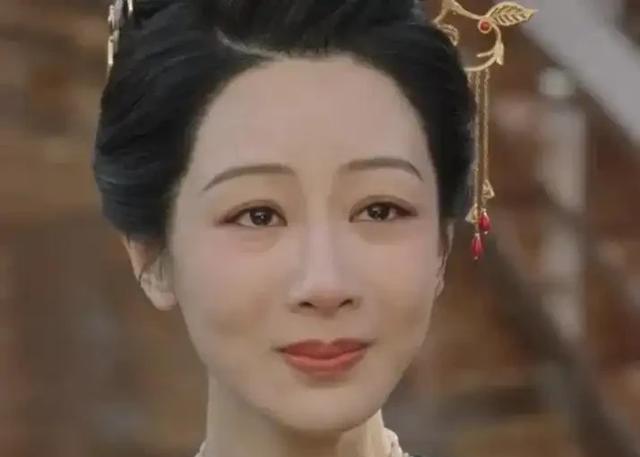 杨紫美出新高度！32岁比20岁还靓，真是红气养人，网友：又整了？