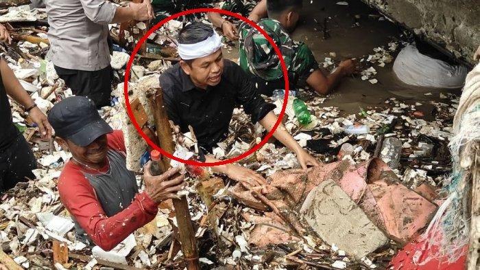 NYEBUR KE SUNGAI - Gubernur Jawa Barat Dedi Mulyadi terjun langsung ke Sungai Cipalabuhan, Palabuhanratu, Kabupaten Sukabumi, Jabar, Sabtu (8/3/2025). Dedi sengaja nyebur ke sunai yang kotor itu untuk membersihkan tumpukan sampah yang mengotori aliran air. (Kompas.com)
