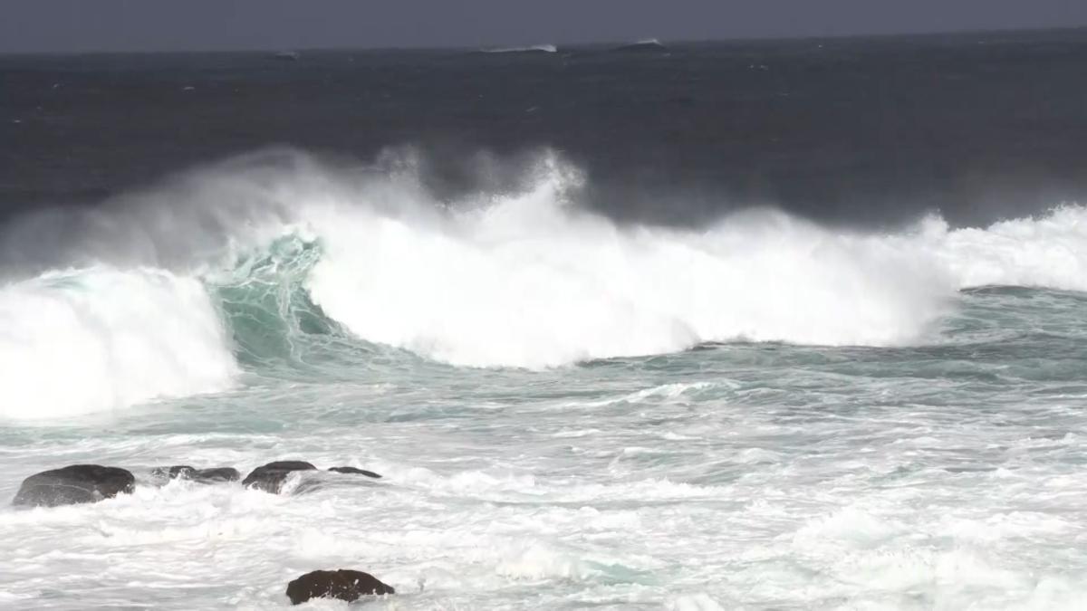 Continúa la alerta naranja por fuerte oleaje en la costa gallega