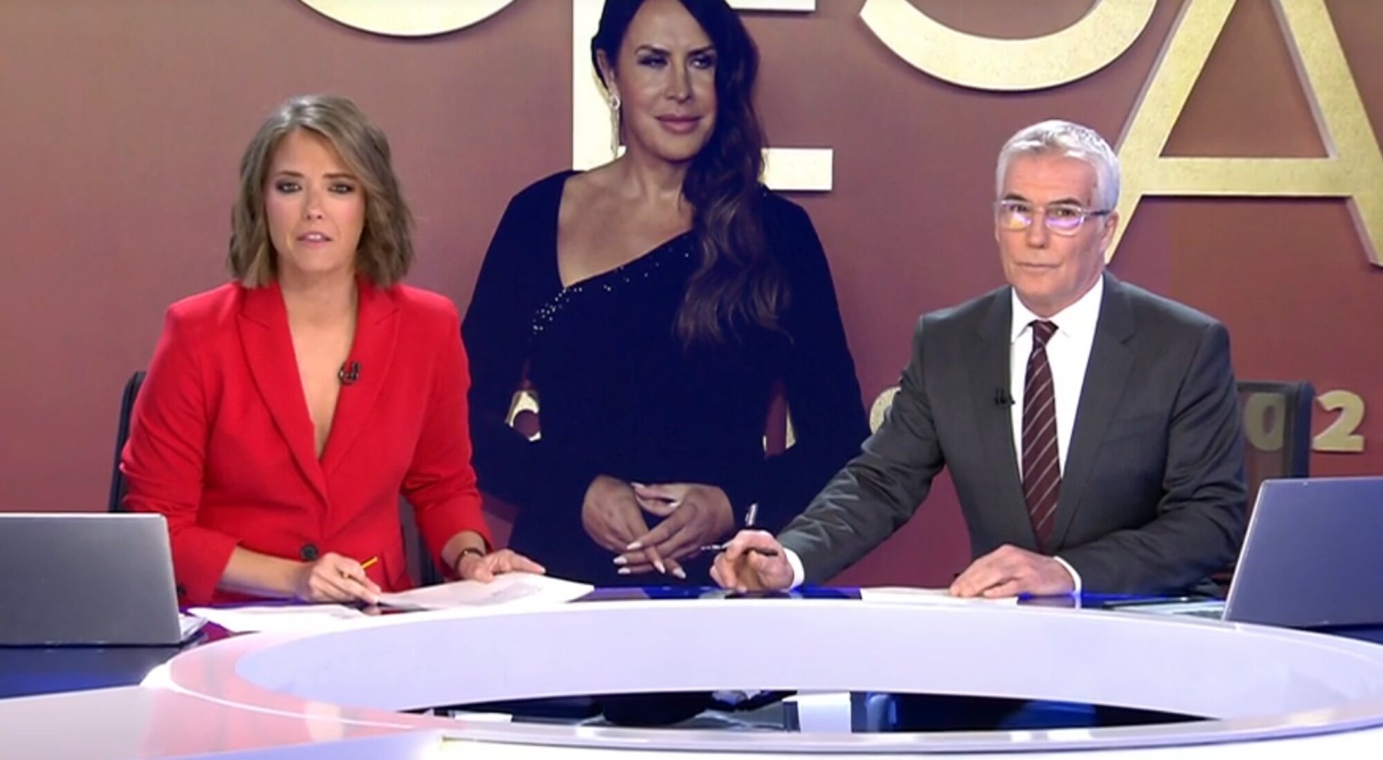 María Casado rompe a llorar en 'Informativos Telecinco' con su despedida y  homenaje a David Cantero