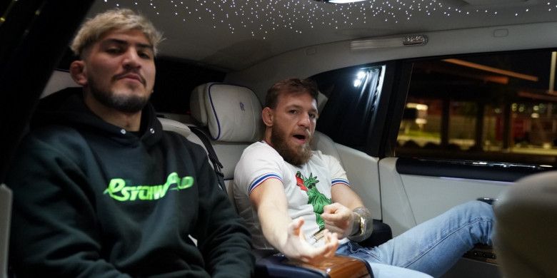Dillon Danis berada dalam satu mobil bersama Conor McGregor yang merupakan teman sekaligus partner latihannya.