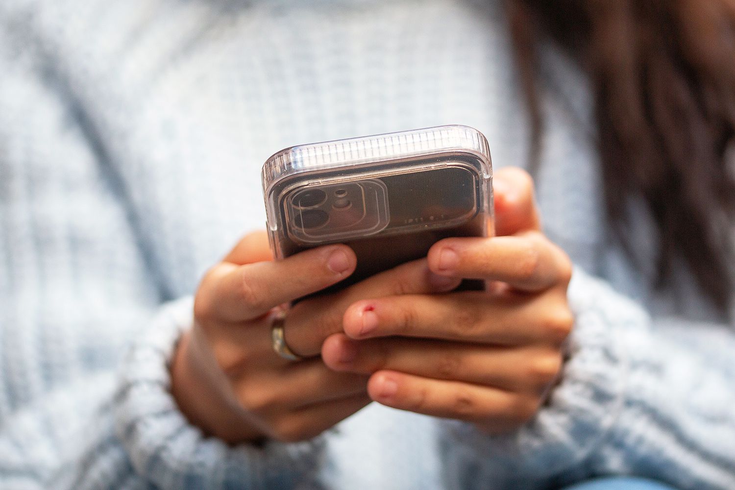 Woman Says Her Husband Suddenly Changed His Phone PIN and Now She’s