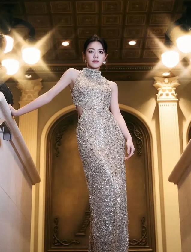 赵今麦：从“少女”到“实力派”，时尚与演技并重的00后新星！