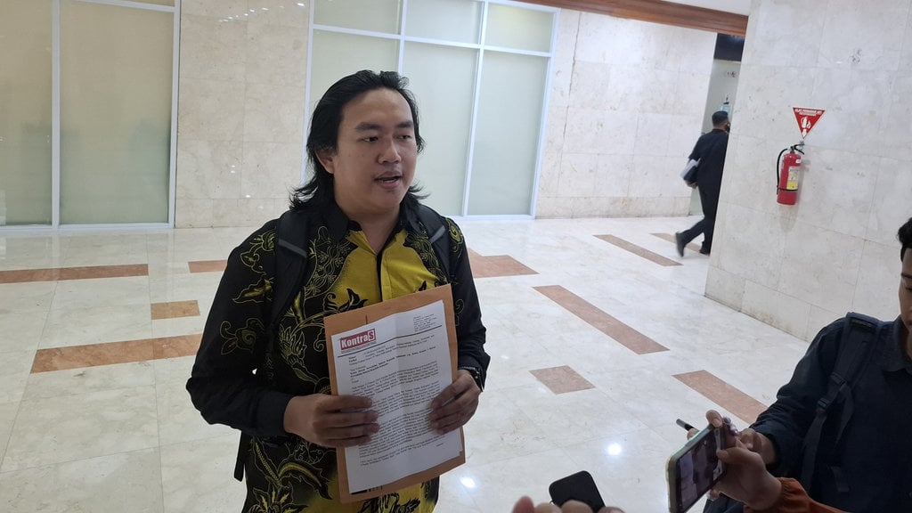 Profil Andrie Yunus KontraS & Aksi Geruduk Rapat Revisi UU TNI