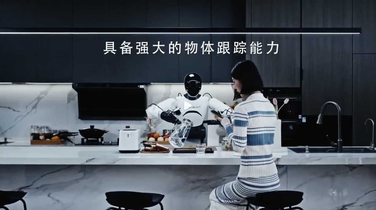 智元曝光「机器人大模型」，但真正的核心，并不是机器人!