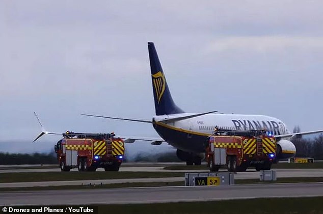 AA1B2HIQ Emergency Services Rush to Scene as Ryanair Flight Returns to UK