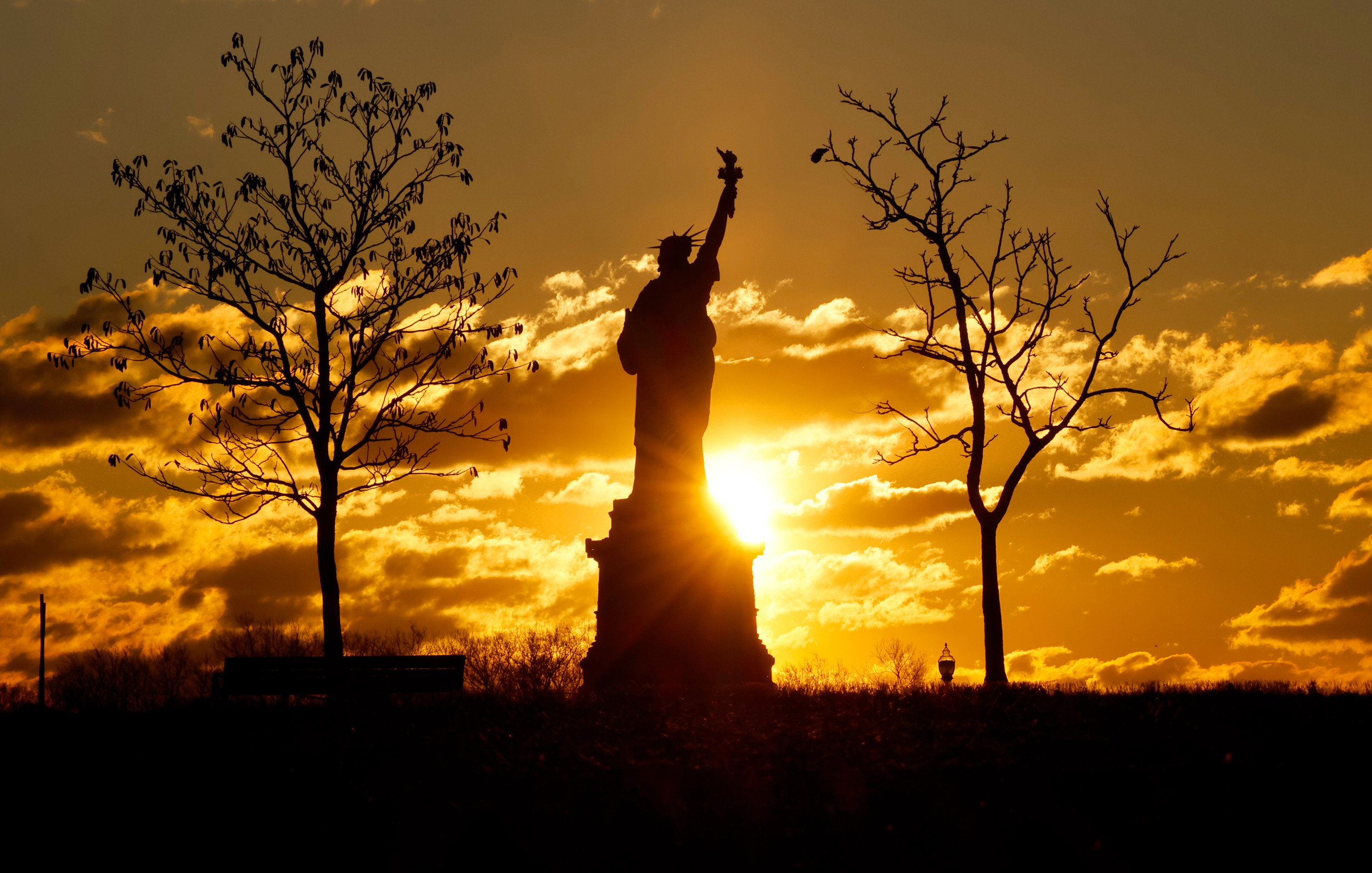 French Lawmaker Demands US Return Statue of Liberty