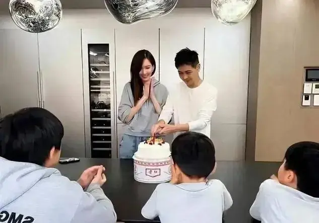 没想到，当年《爸爸去哪儿》里的萌娃，竟然帅成186cm的肌肉硬汉？
