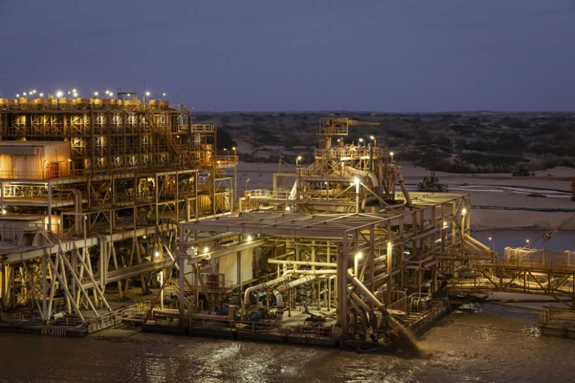 AA1B2YE5 Giant Mine Machine Devours Senegal’s Fertile Coast in International Spotlight