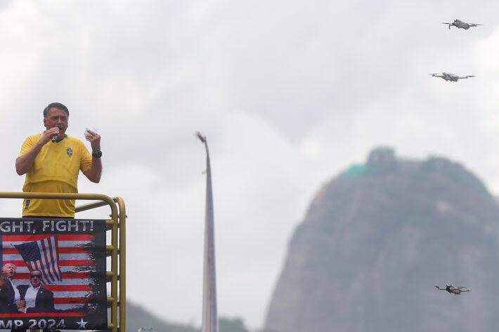 O ex-presidente Jair Bolsonaro (PL) em ato na praia de Copacabana, no Rio de Janeiro Foto: Pedro Kirilos