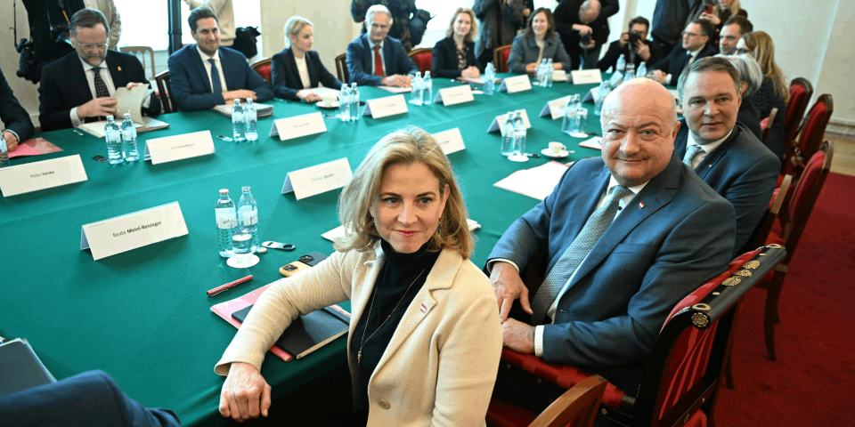 Umfrage: Alle Ampelparteien im Minus - FPÖ legt wieder zu