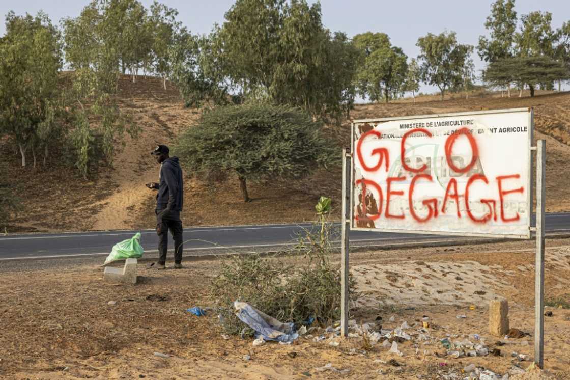 AA1B31Eh Giant Mine Machine Devours Senegal’s Fertile Coast in International Spotlight