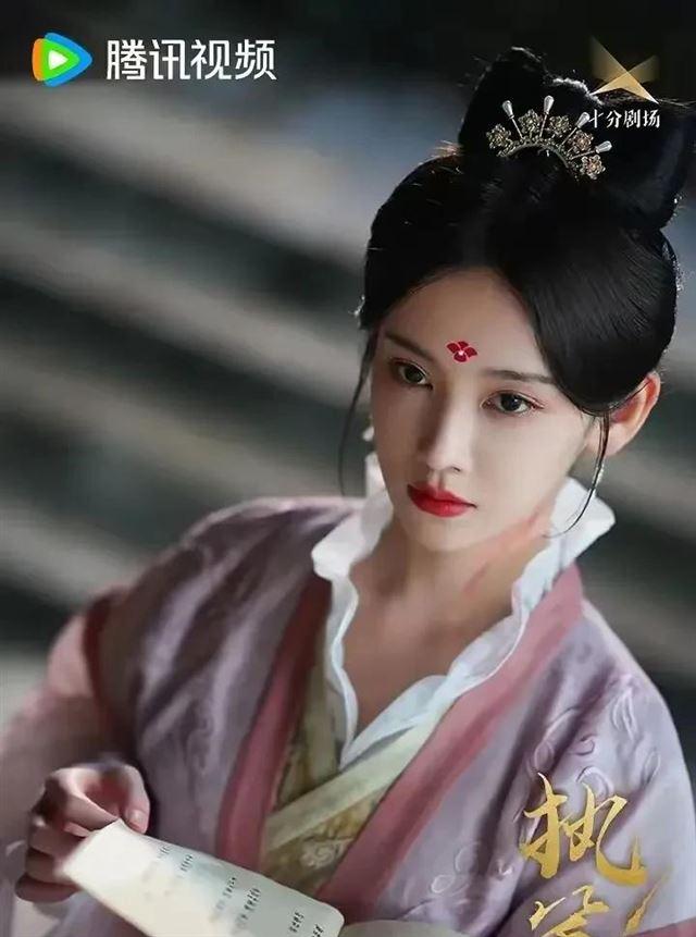 李沐宸：从长剧配角到短剧女王，用数据撕碎娱乐圈鄙视链！