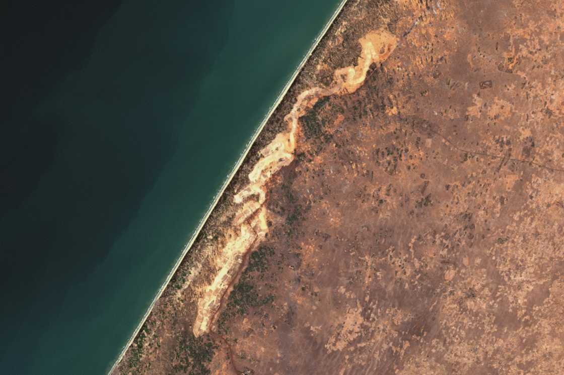 AA1B3ah7 Giant Mine Machine Devours Senegal’s Fertile Coast in International Spotlight
