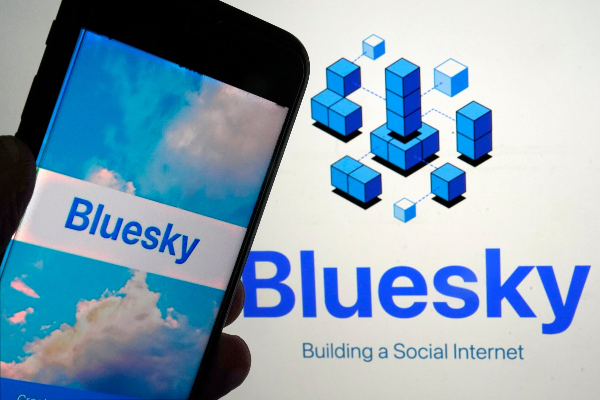 Meet Jay Graber: Young Female CEO of Bluesky Wears T-Shirt Troll at SXSW, Pioneers 'Time-Based' Bank in College 1 AA1B4IVJ