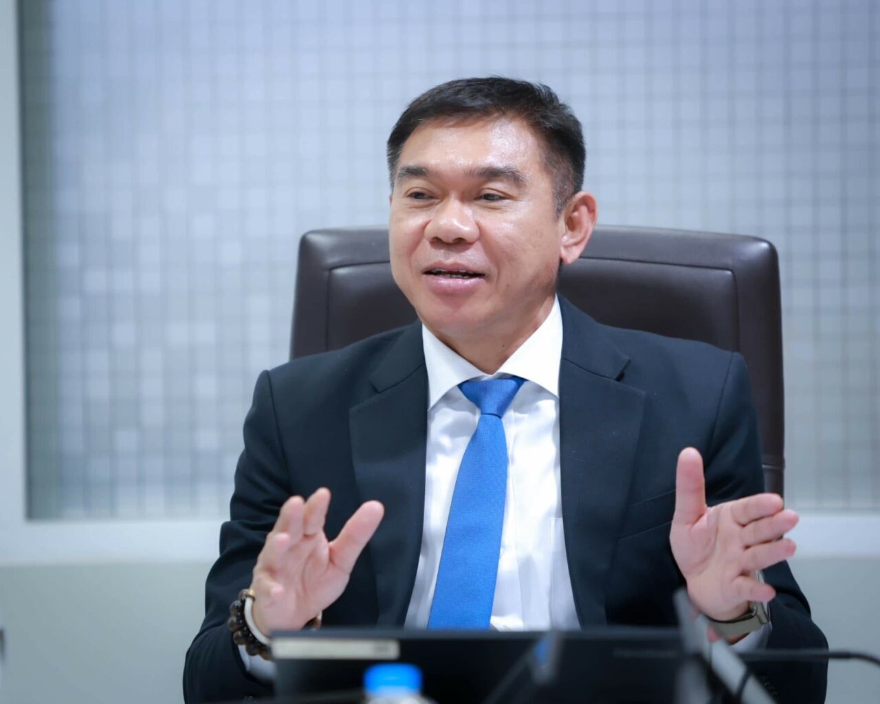 จับอดีตนักร้องดังยุค 90 ชื่อย่อ อ.ซ. ลูกค้าตัวยงแก๊งยานรก