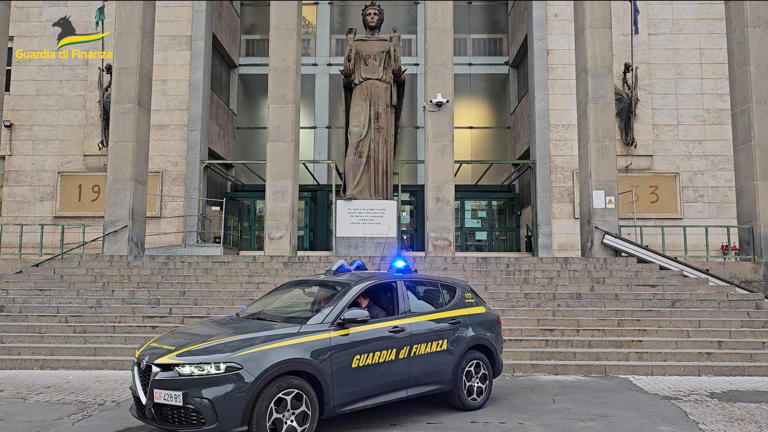 Blitz antimafia nelle province di Catania e Pavia, venti gli indagati