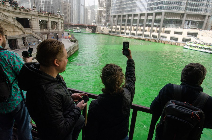 how to dress on st patricks day chicago