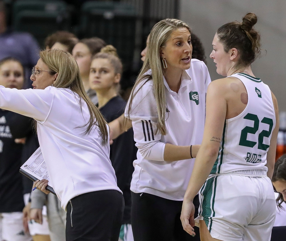 Women's March Madness upsets? Bracket predictions for surprise teams