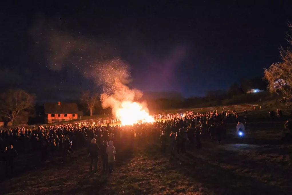 Feurige Tradition in Pachern: Osterfeuer bringt Gemeinde zusammen