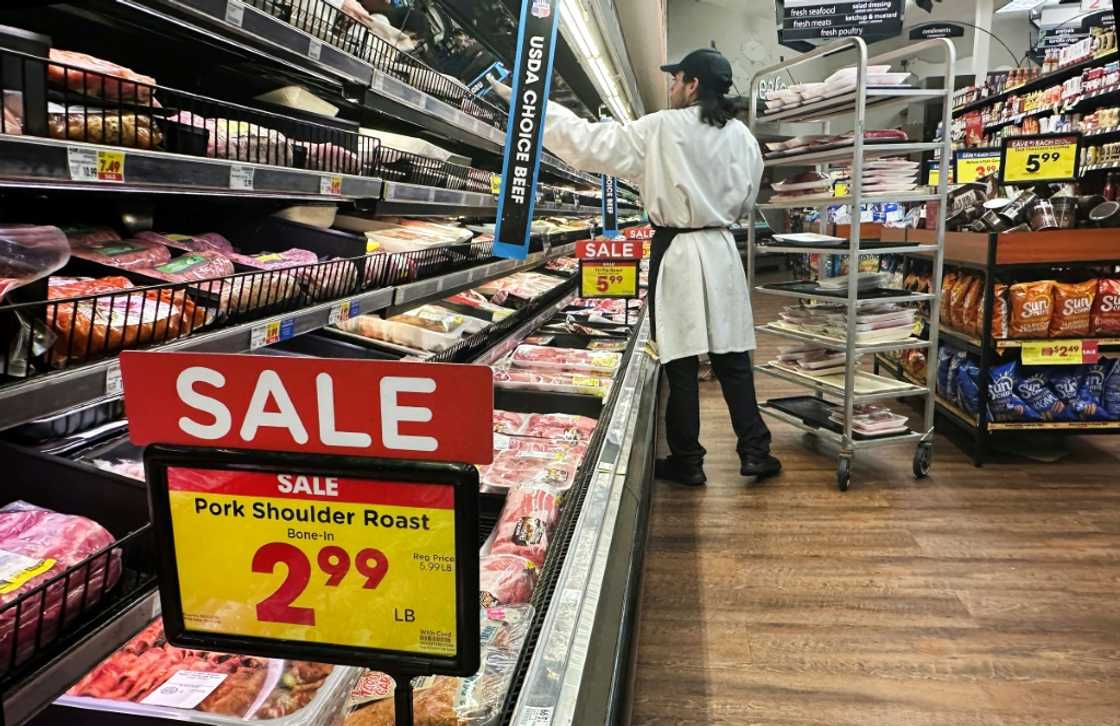 AA1B5rns US Retail Sales Falter: Consumer Health Under the Microscope