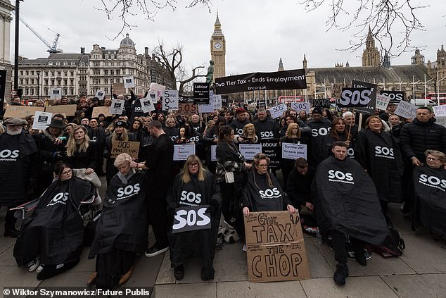 AA1B69eS Hairdressers Descend on Westminster to Protest Reeves’ Tax Overhaul
