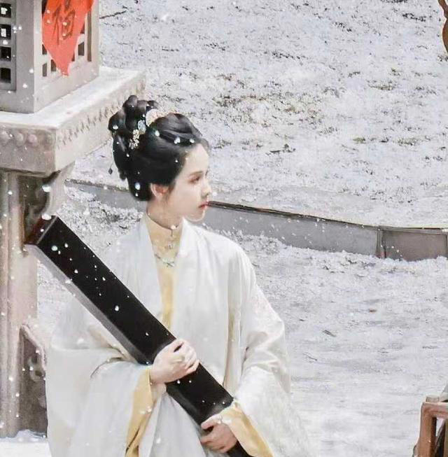 女演员长相很重要，31岁陈都灵与41岁唐嫣古装对打，谁会更胜一筹