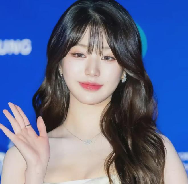 张元英粉丝开盒风波升级！电视台点名报道，代言品牌评论区沦陷