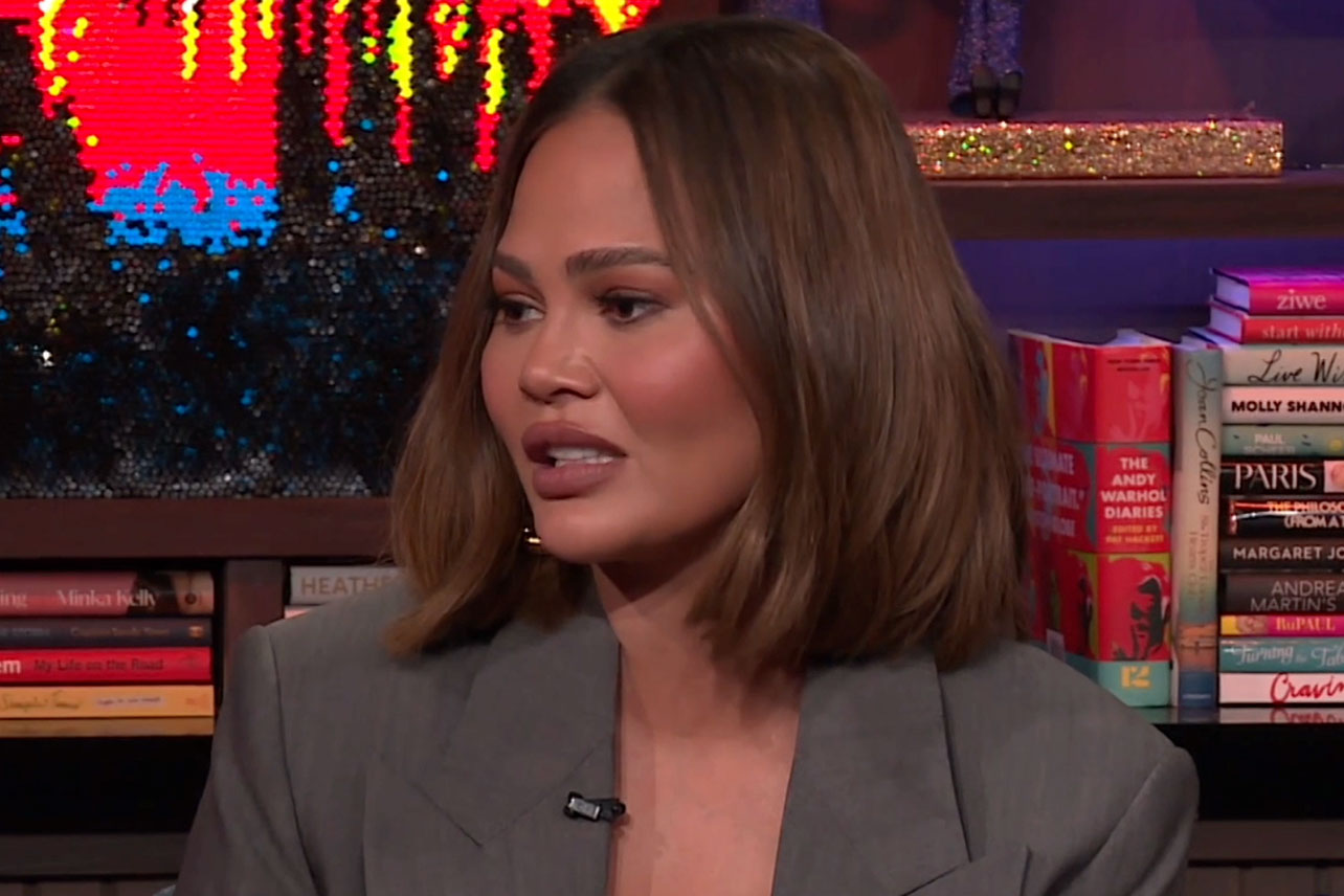 ‘WWHL’ Chrissy Teigen Slams “Ridiculous” Backlash To Photo Of Her(01)