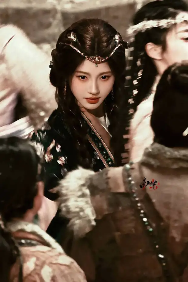 鞠婧祎极具异域风情。