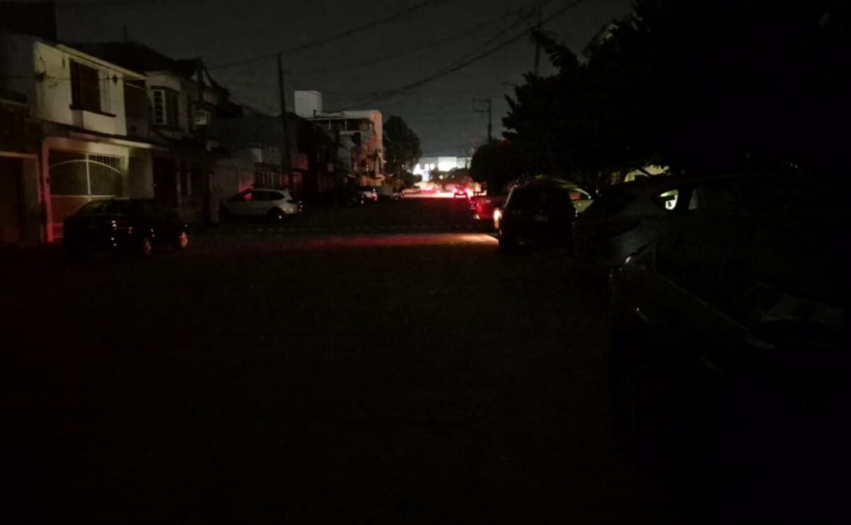 Apagón en diferentes municipios de Tabasco donde reportaron cortes masivos de energía (24/03/2025). Foto: Leobardo Pérez Marín / EL UNIVERSAL