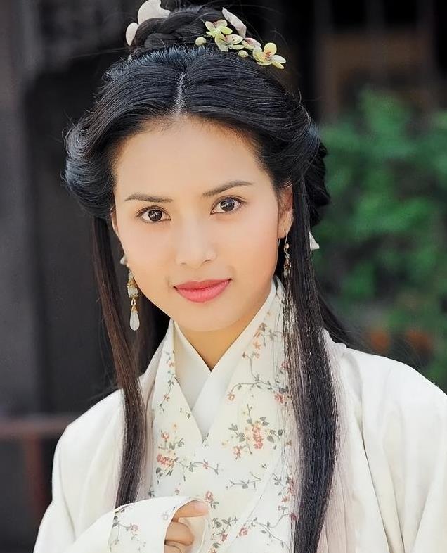 小龙女王语嫣谁才是完美还原？刘亦菲李若彤各有千秋，谁能胜出？